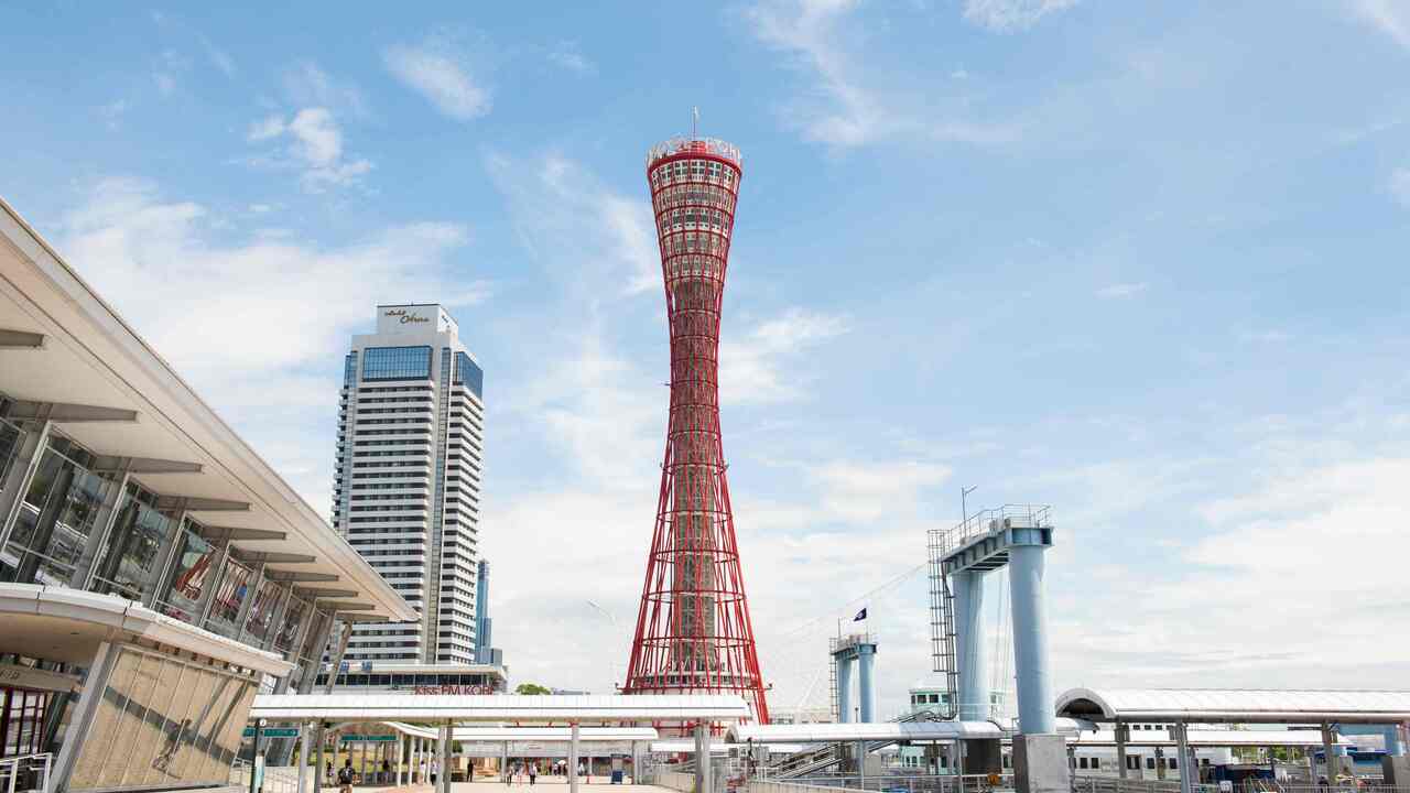 神戸ポートタワーで働く人の写真1枚目