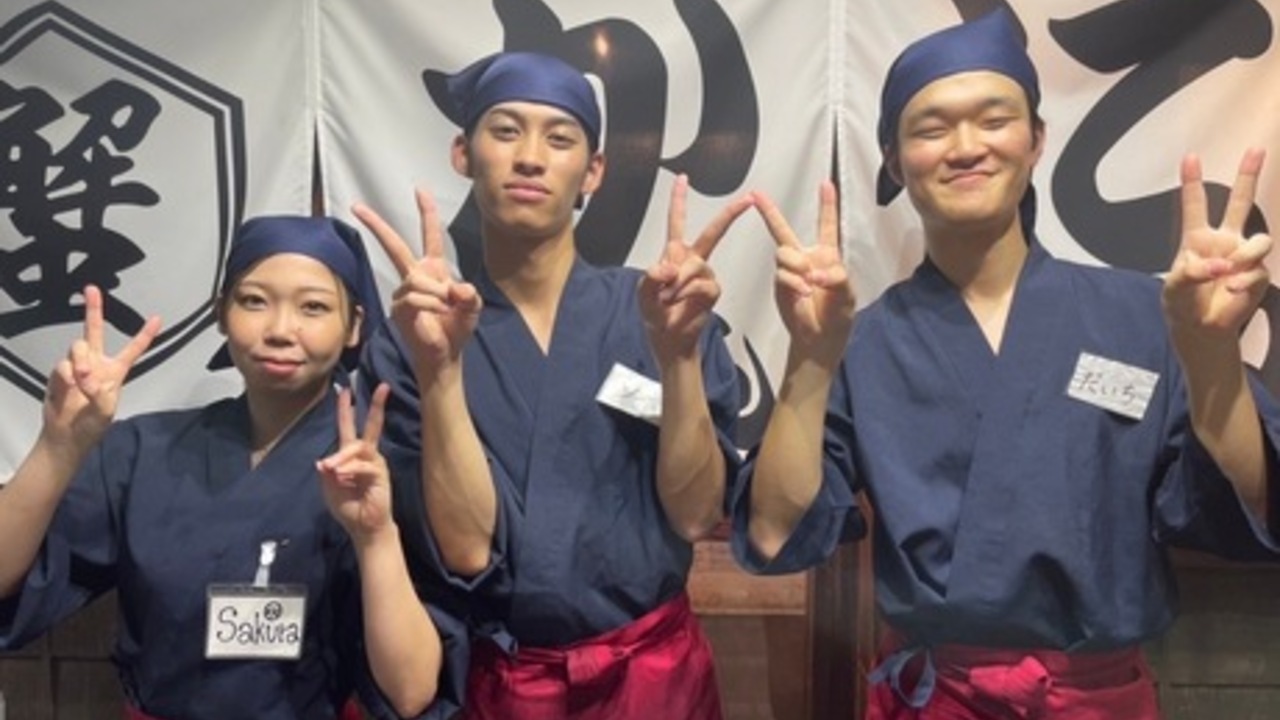 かにざんまいで働く人の写真1枚目