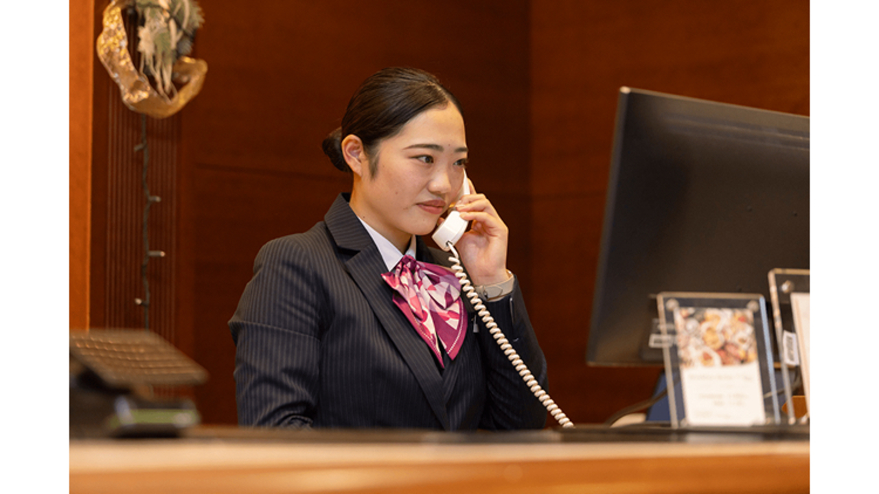 スマイルホテルで働く人の写真2枚目