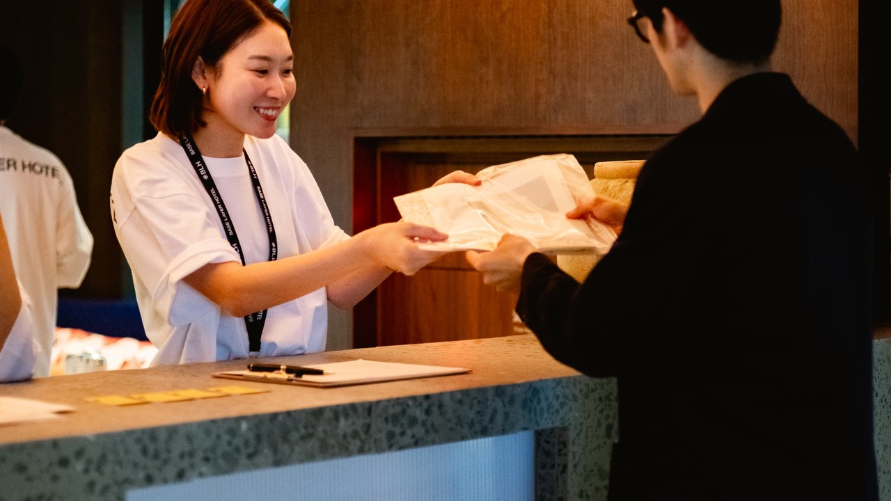 BASE LAYER HOTEL FUKUOKAで働く人の写真3枚目