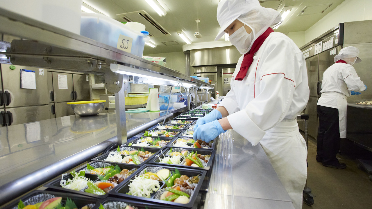 朝日エアポートサービス　機内食工場の事業内容の写真3枚目