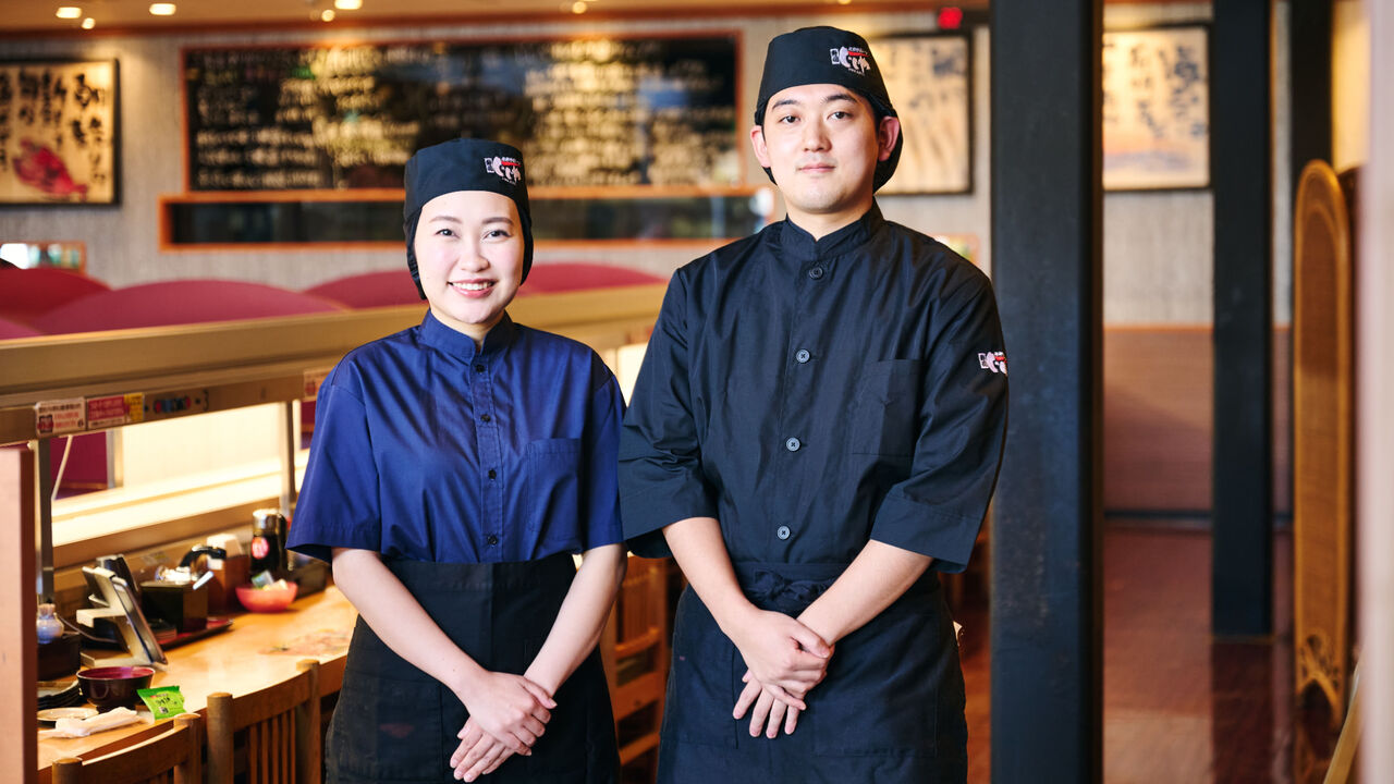 九州すし市場で働く人の写真1枚目