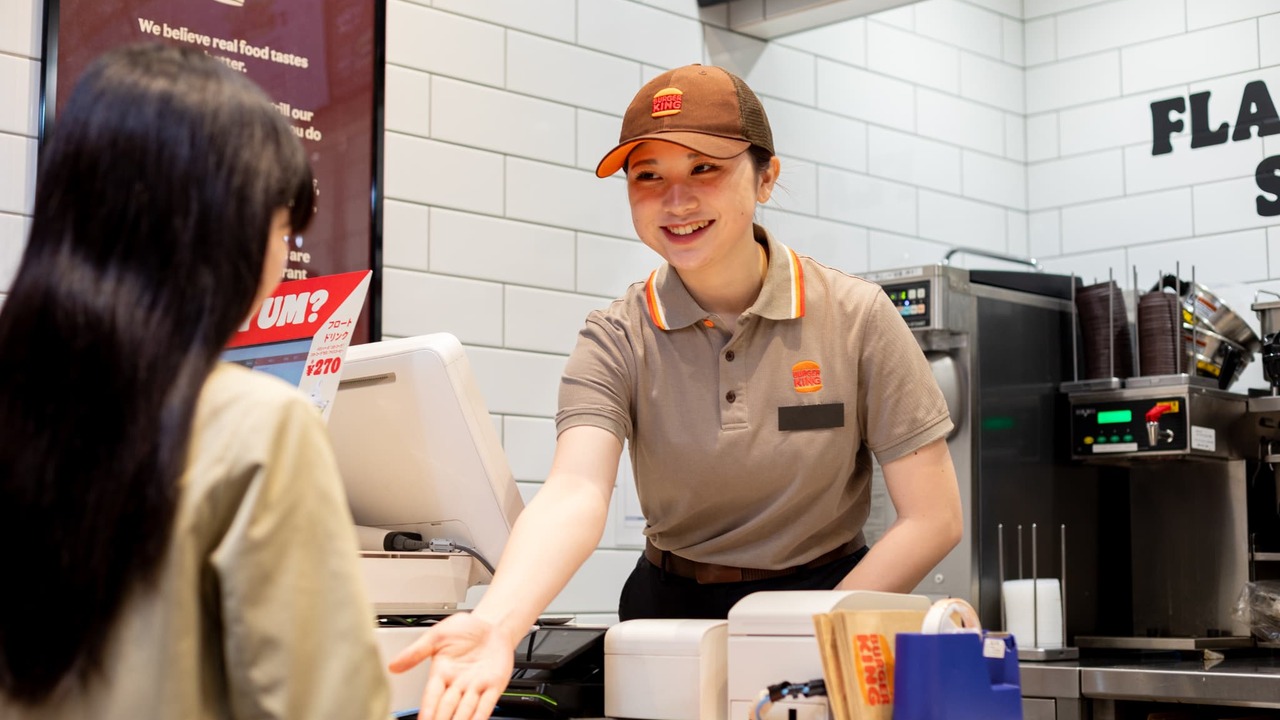 バーガーキングで働く人の写真1枚目