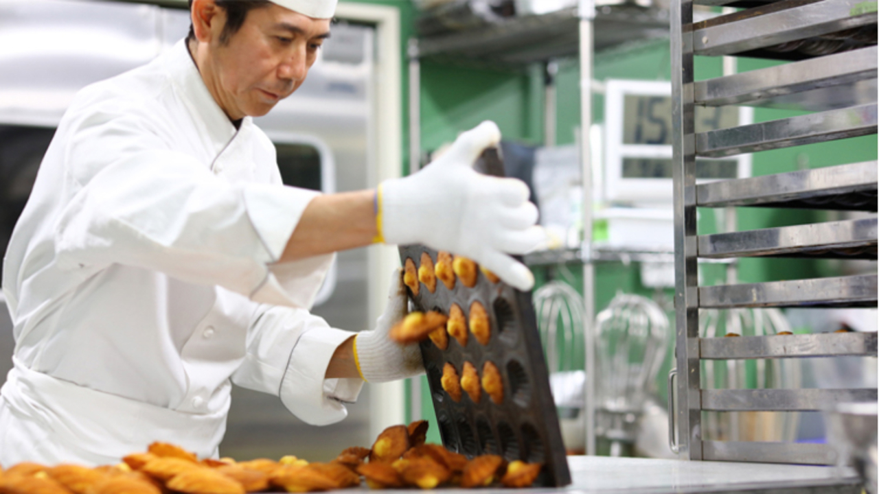 ル パティシエ タカギで働く人の写真1枚目