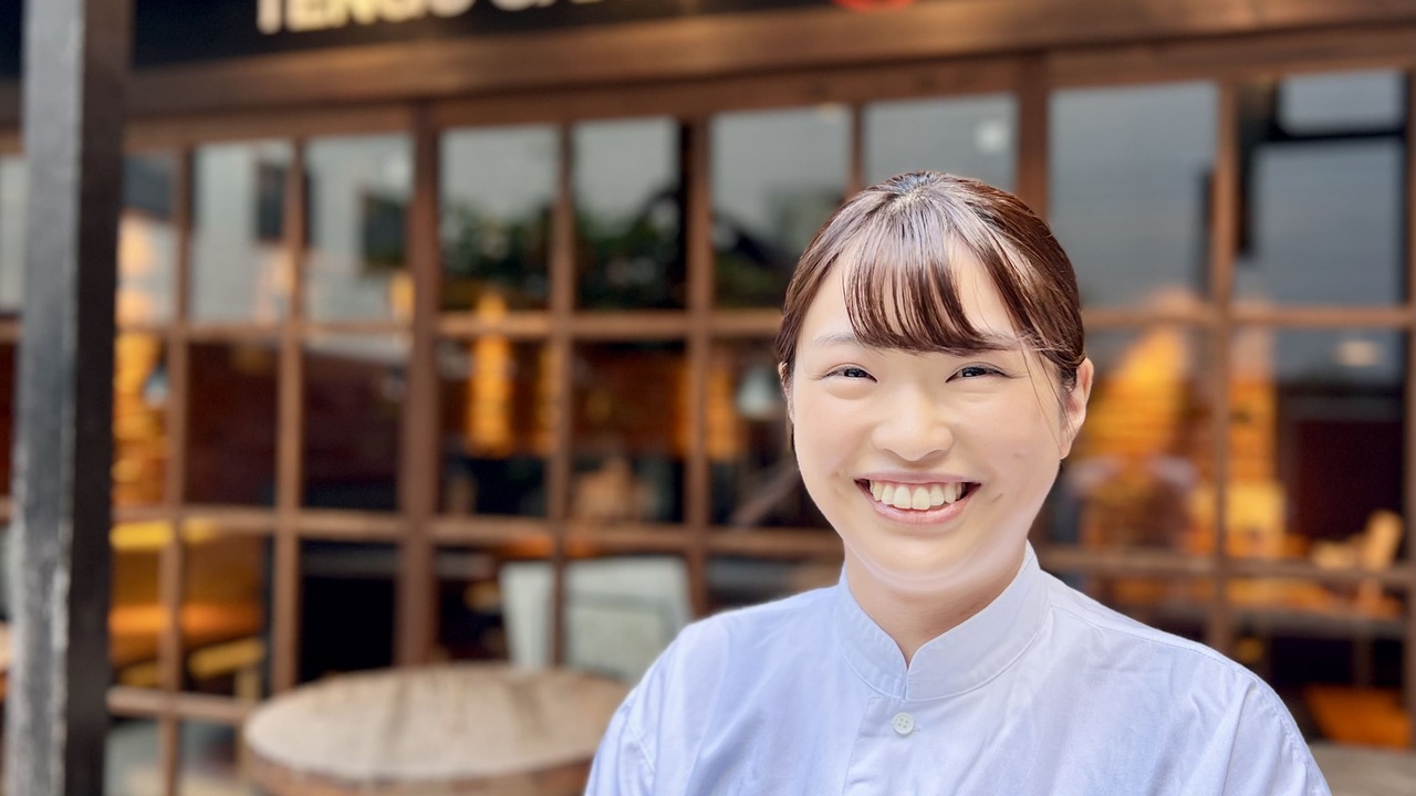 炭火串焼き テング酒場で働く人の写真1枚目