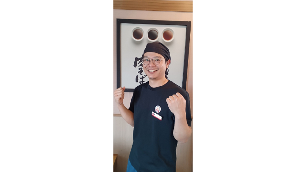 丸源ラーメンで働く人の写真1枚目