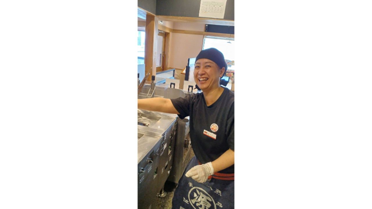 丸源ラーメンで働く人の写真2枚目
