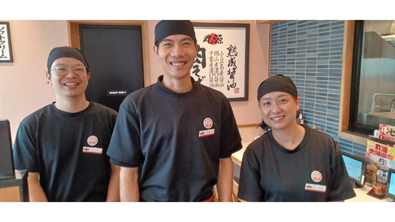 丸源ラーメンで働く人の写真3枚目