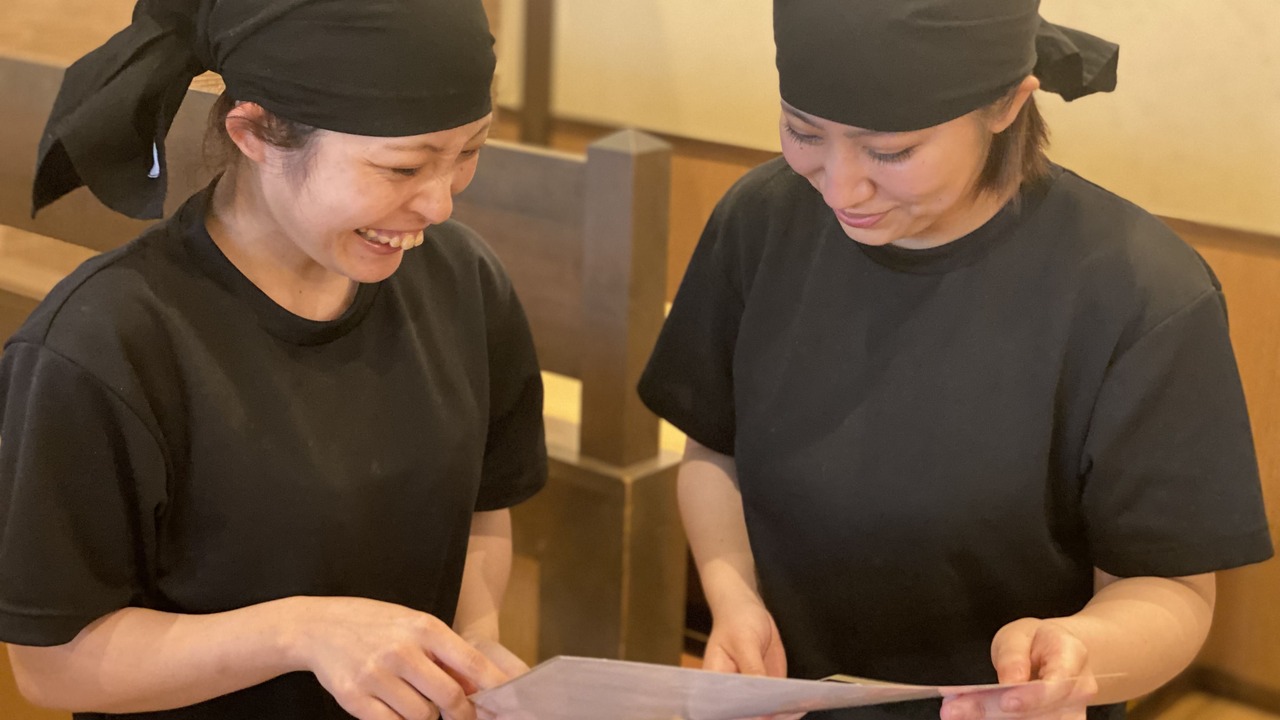 丸源ラーメンで働く人の写真2枚目