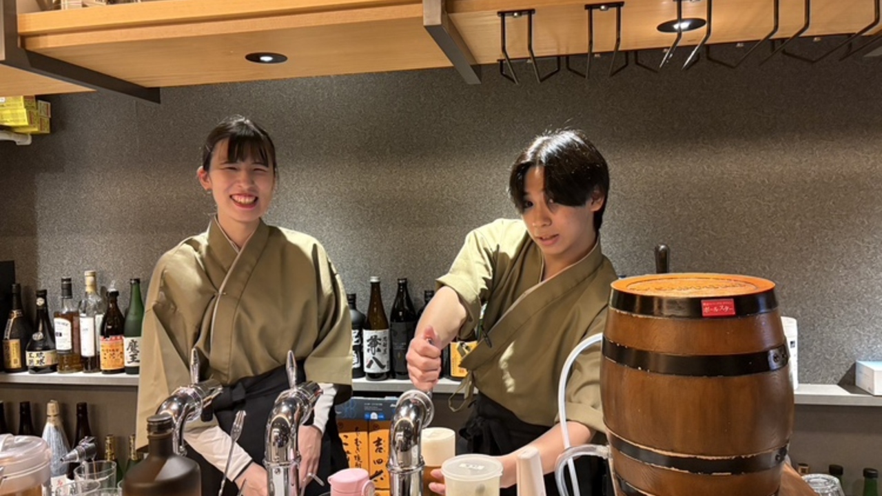 銀座そばごやで働く人の写真1枚目