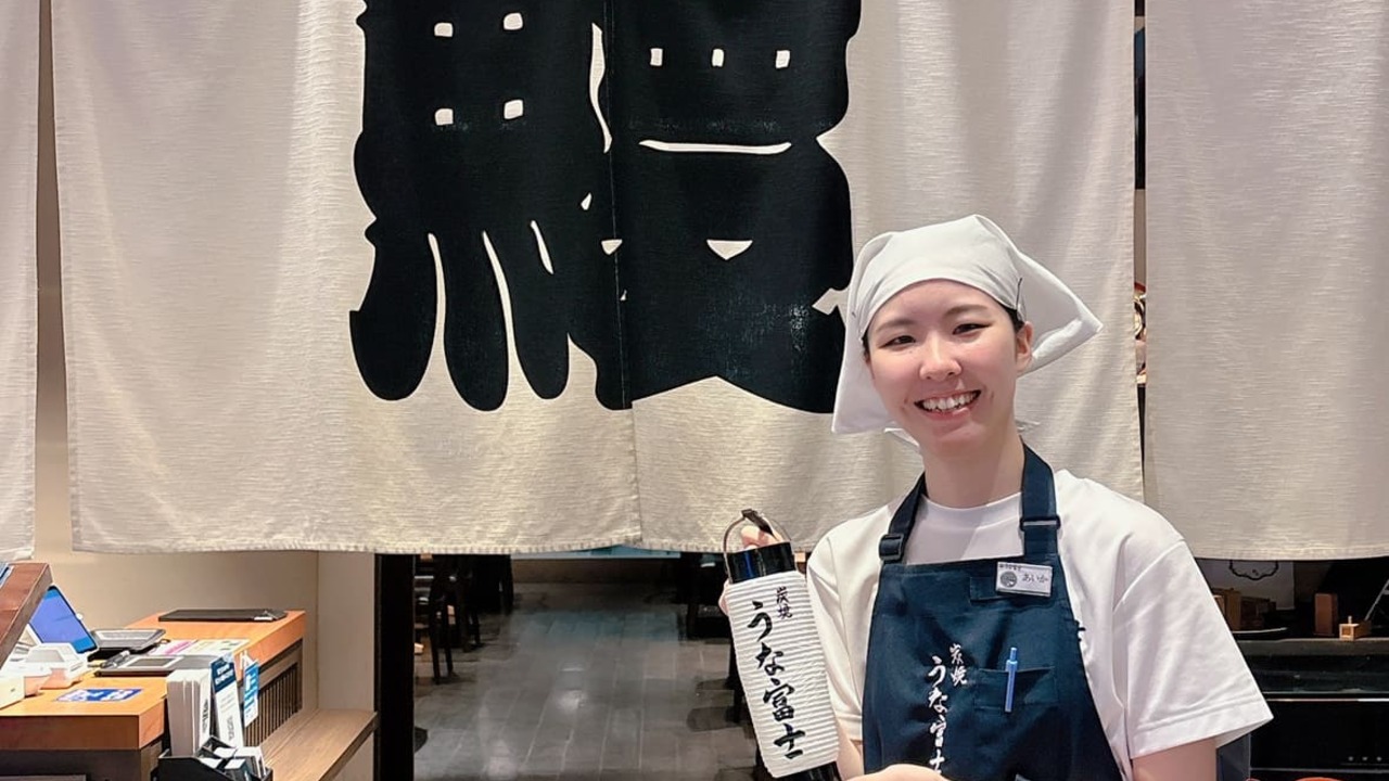 炭焼うな富士で働く人の写真2枚目