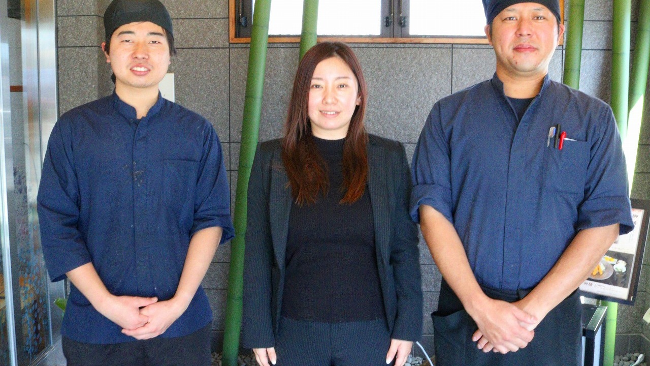 うなぎの佳川で働く人の写真1枚目