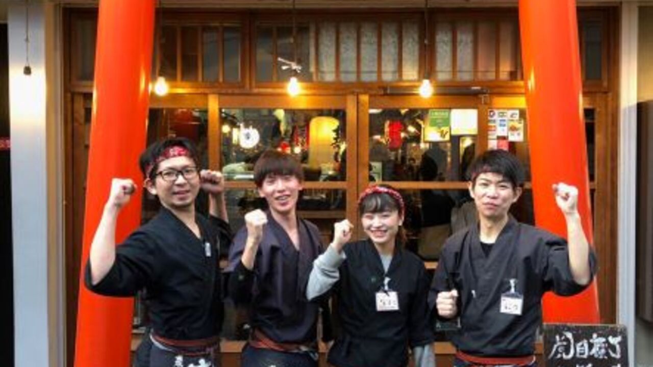 炭火焼鳥 真骨鳥で働く人の写真1枚目