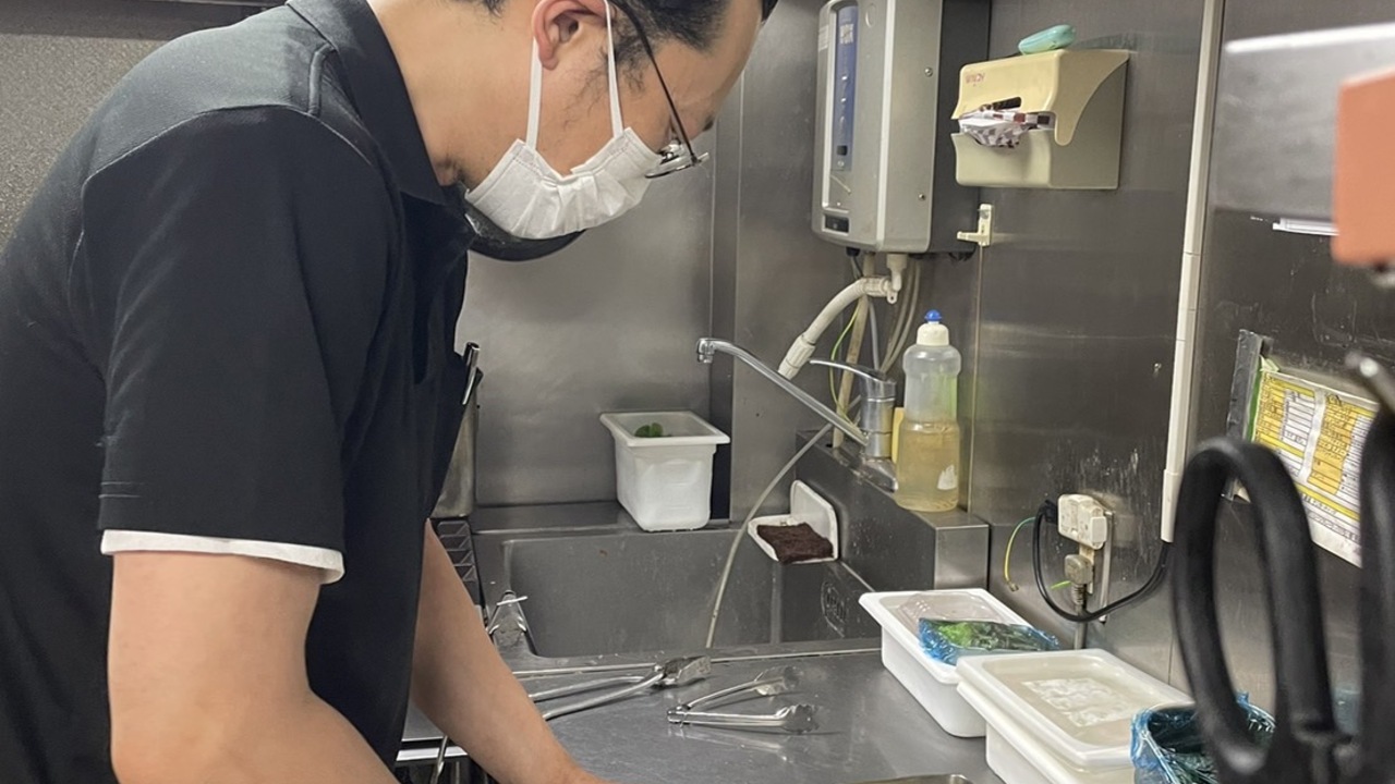 京焼肉　蔵で働く人の写真1枚目