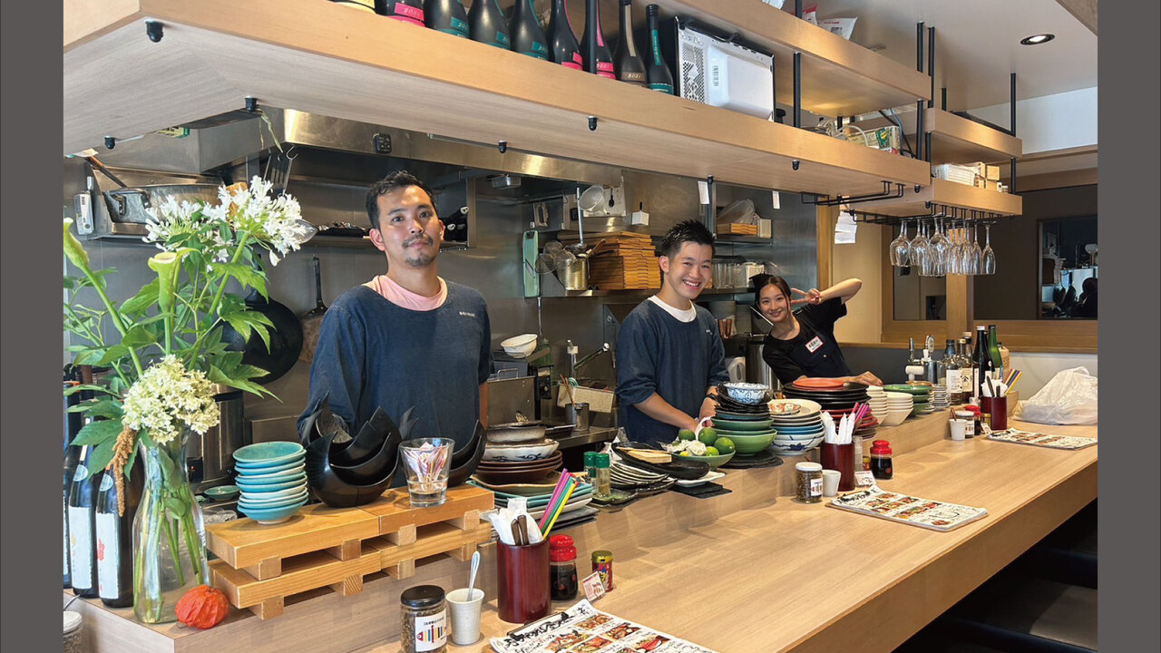 寿司とMASで働く人の写真1枚目