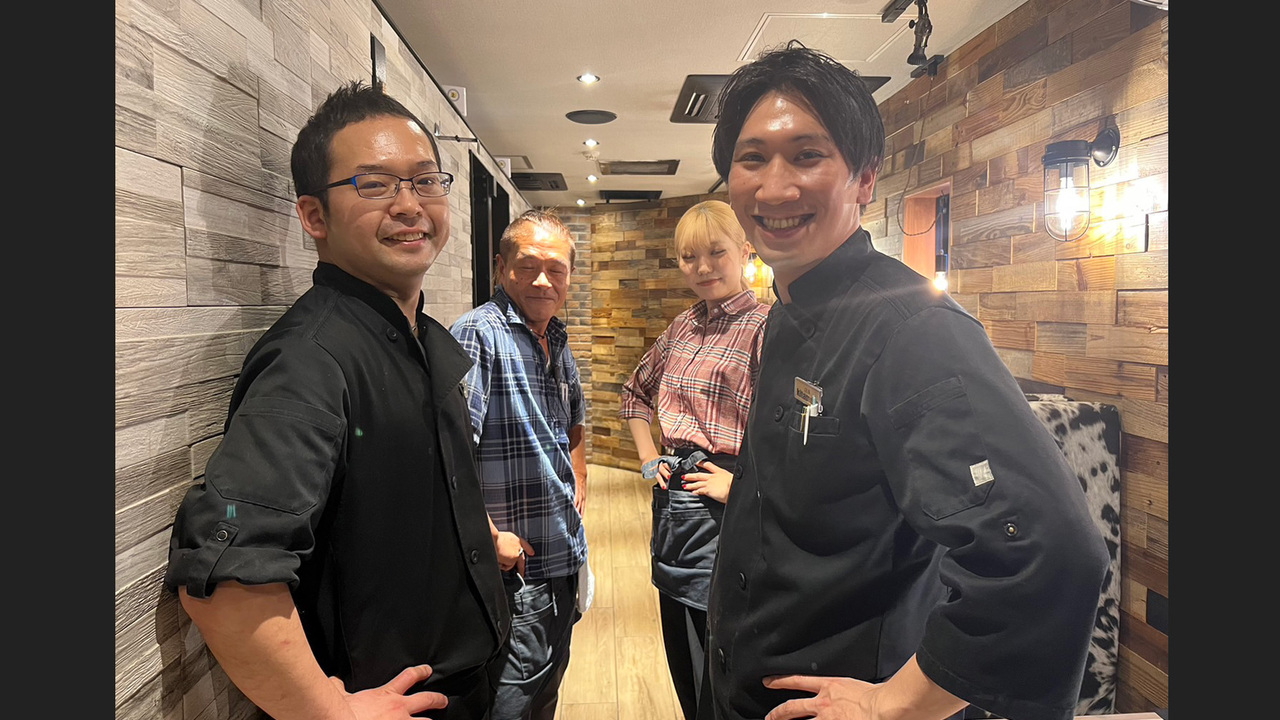 銭場精肉店で働く人の写真1枚目