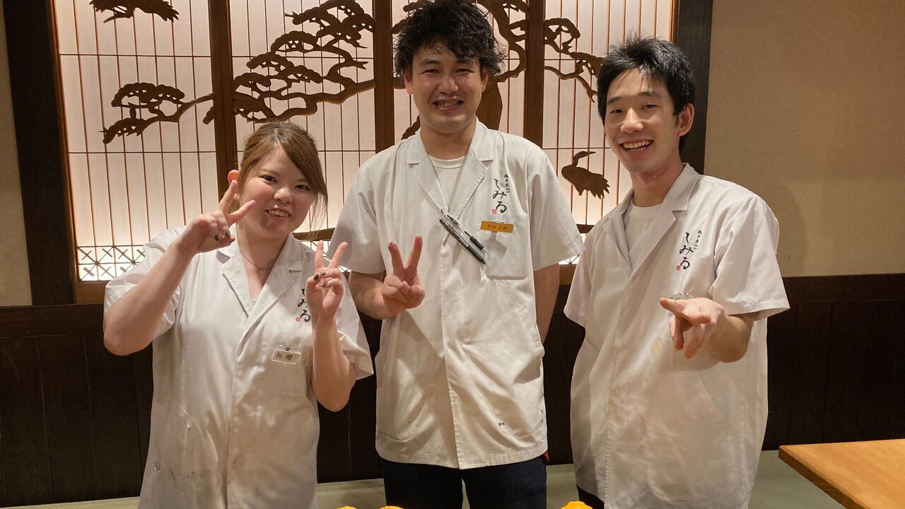 鶏串煮込みしみるで働く人の写真2枚目