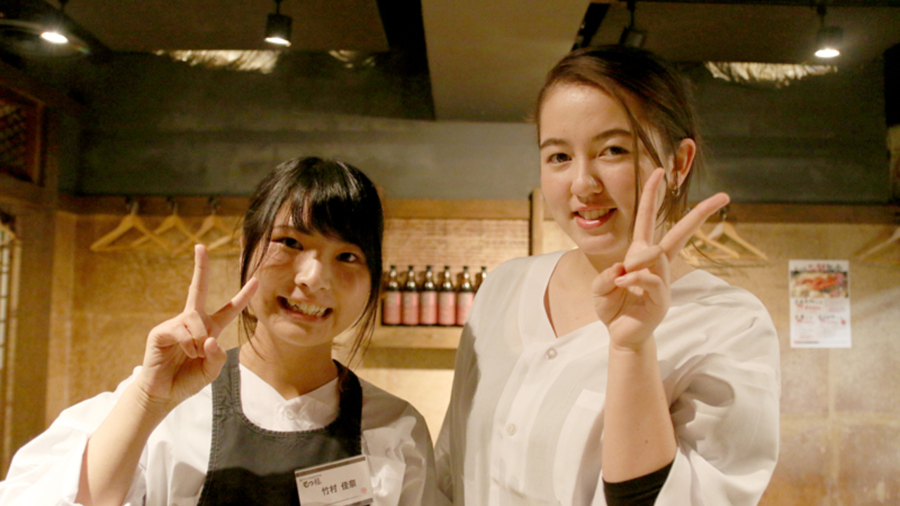 鶏串煮込みしみるで働く人の写真4枚目