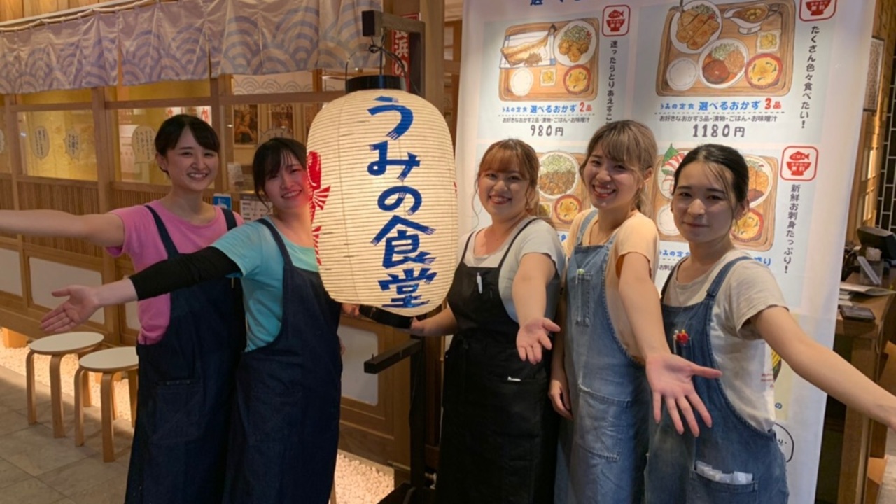 うみの食堂で働く人の写真3枚目