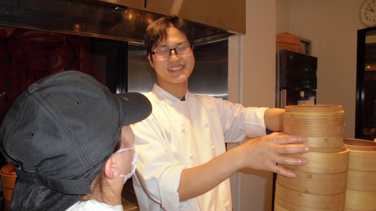 上海湯包小館で働く人の写真2枚目