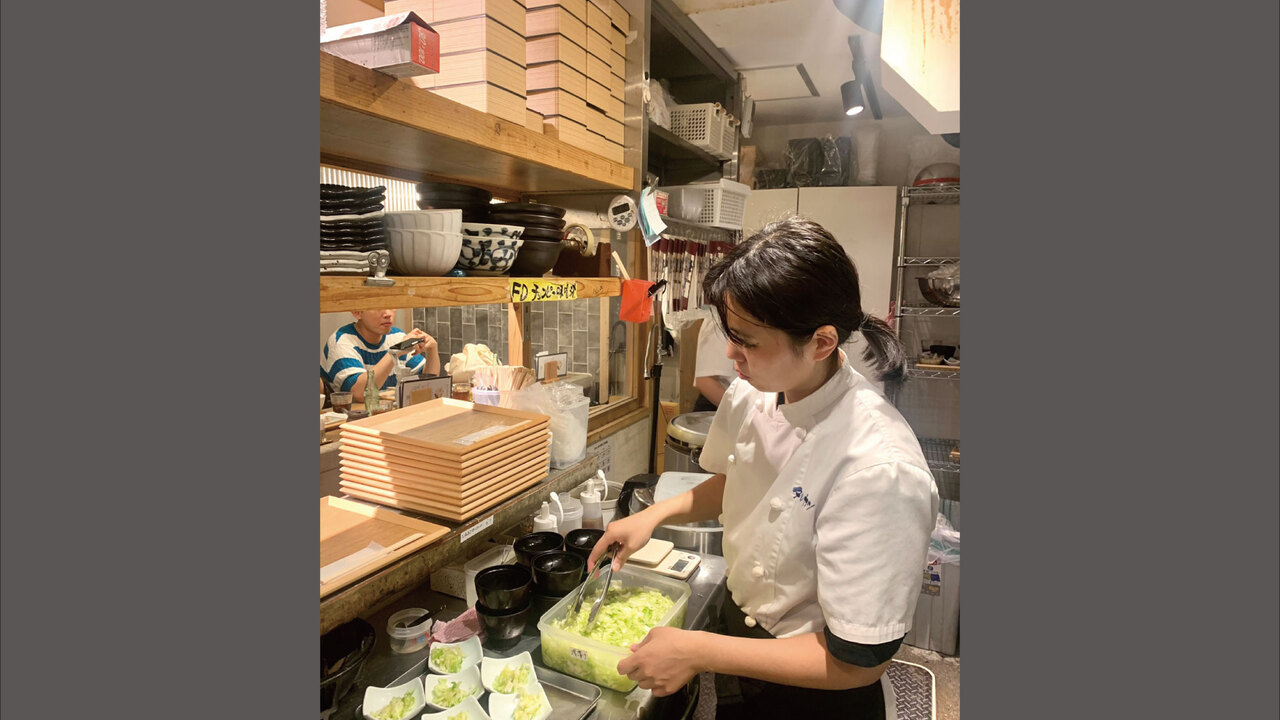 新潟カツ丼 タレカツで働く人の写真4枚目
