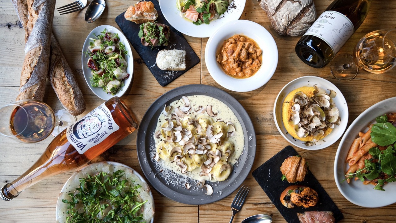 TATA BAR RESTAURANT CAFEの事業内容の写真3枚目