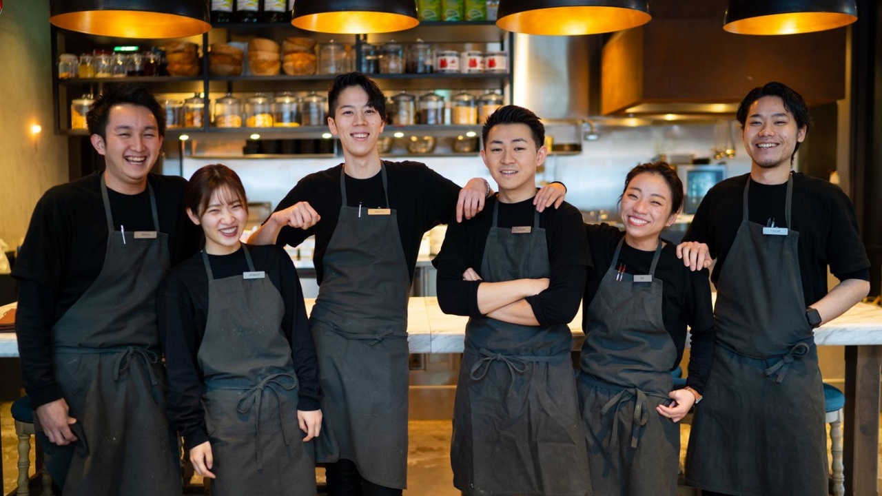 TATA BAR RESTAURANT CAFEで働く人の写真1枚目