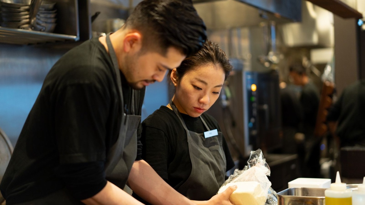 TATA BAR RESTAURANT CAFEで働く人の写真3枚目