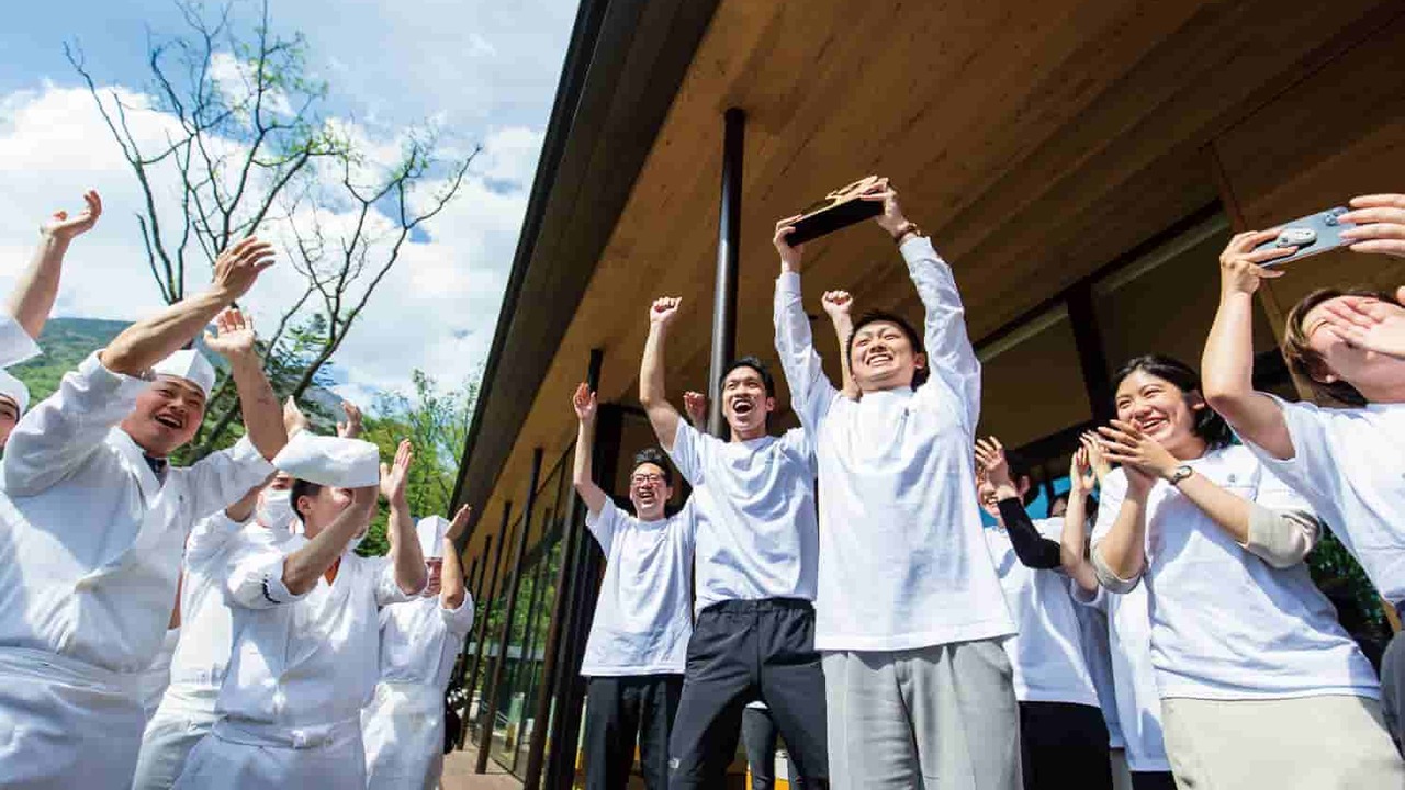 レーキサイドホテルシステムズ株式会社（ザ・リッツ・カールトン日光）で働く人の写真1枚目