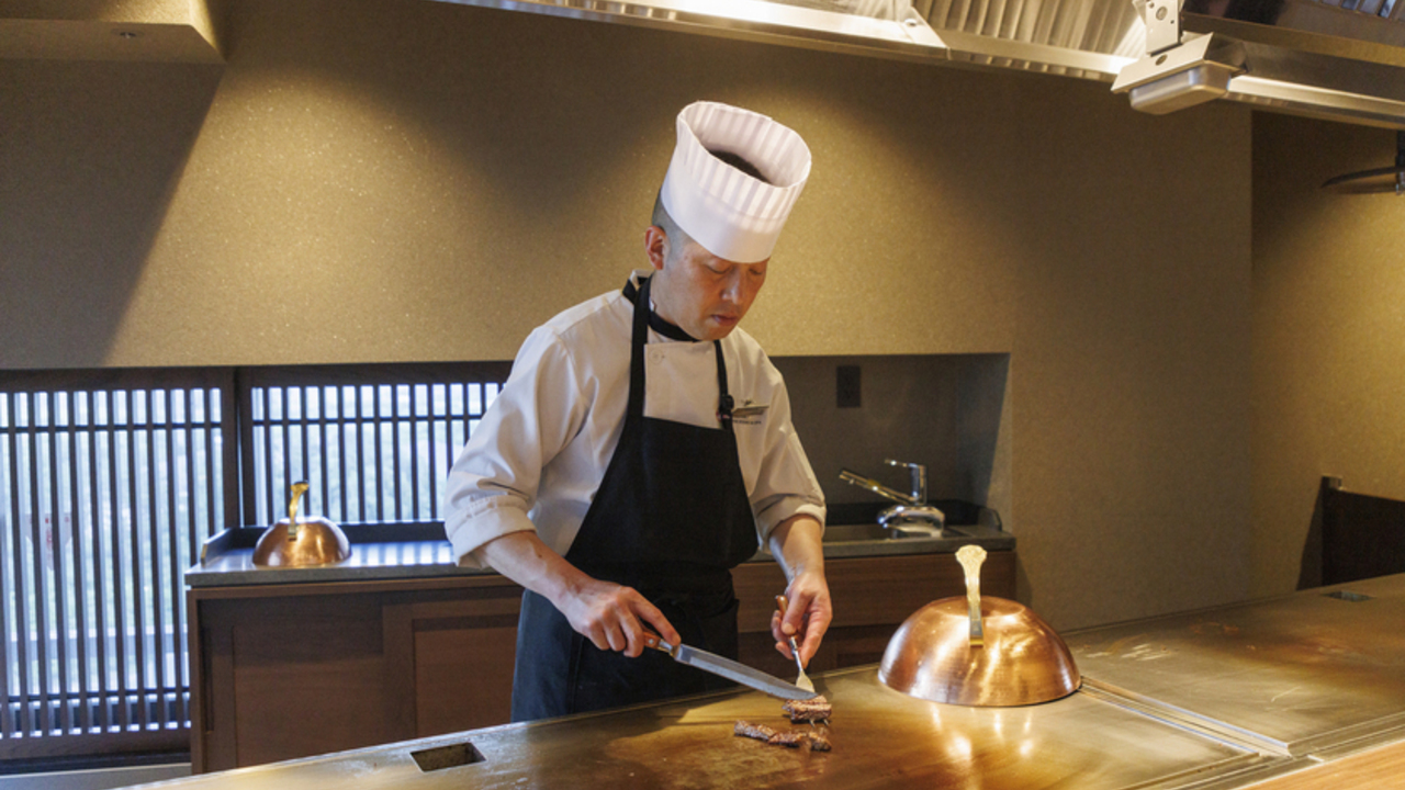 株式会社ホテル三日月で働く人の写真1枚目