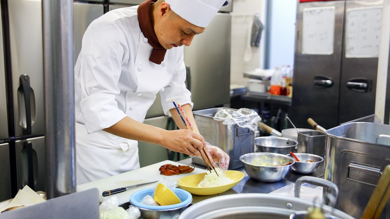 株式会社フード・サービスコスモで働く人の写真1枚目