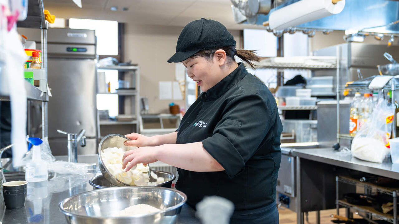 株式会社ホテルニューアワジで働く人の写真3枚目