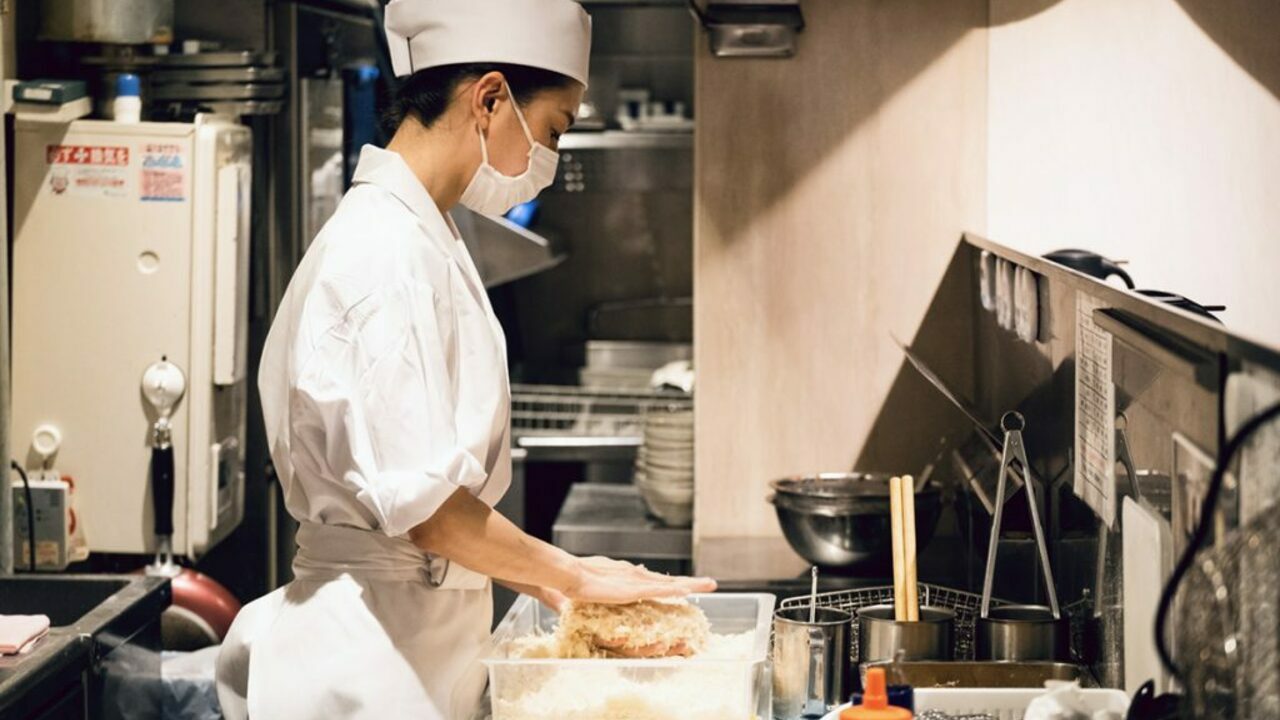 株式会社牛かつもと村で働く人の写真2枚目