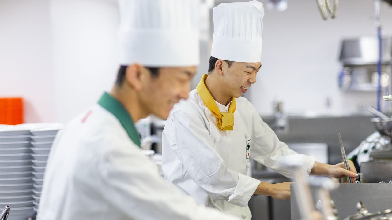 株式会社どうとんぼり神座で働く人の写真3枚目