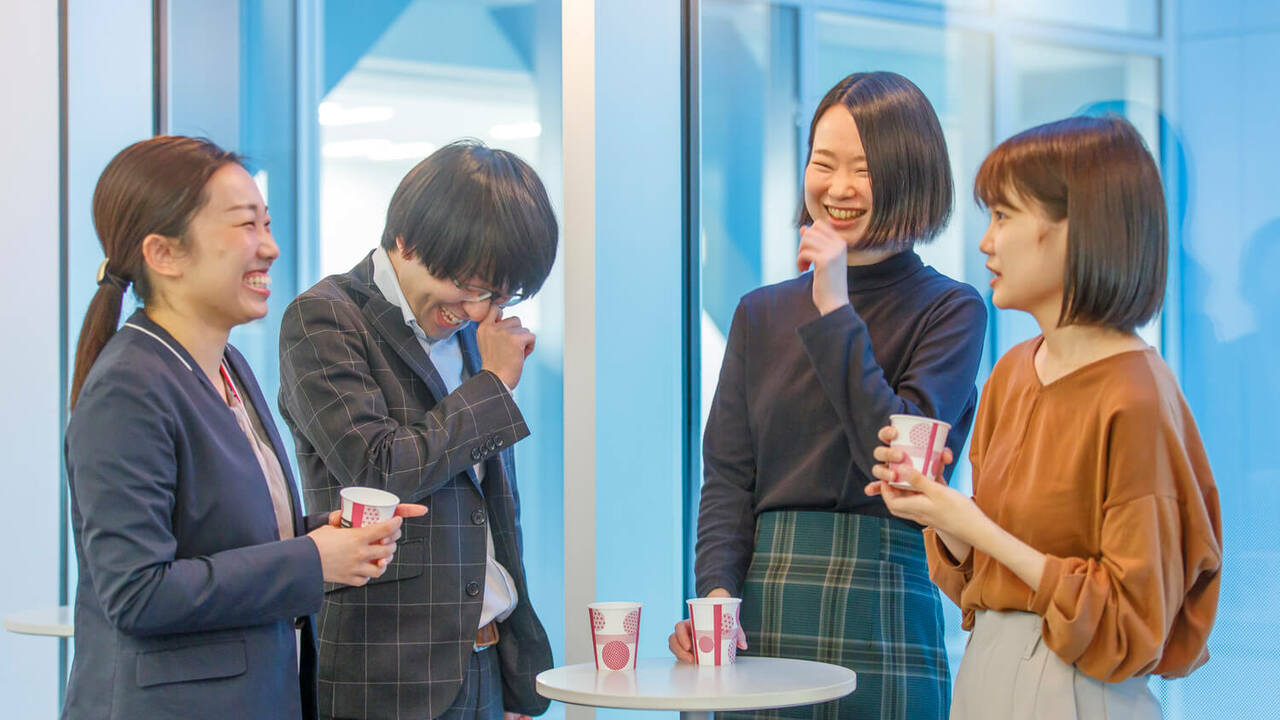 株式会社近鉄百貨店で働く人の写真1枚目