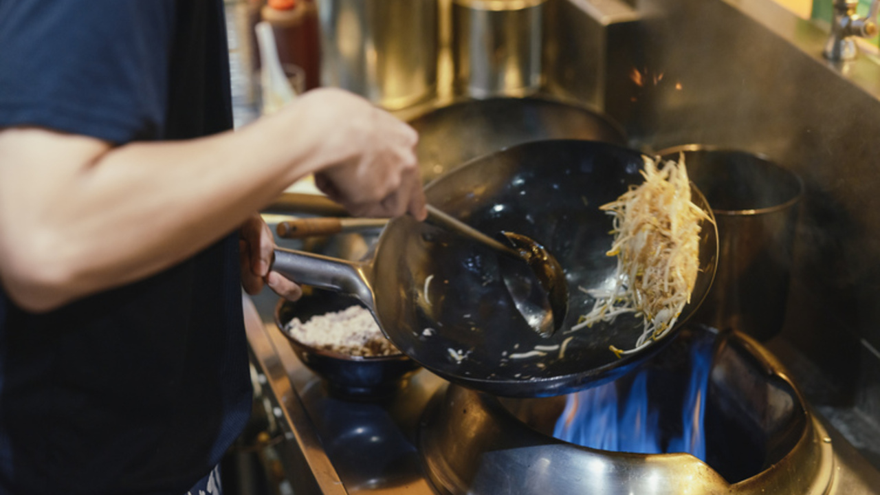 北海道らぁ麺ひむろ大宮店で働く人の写真3枚目