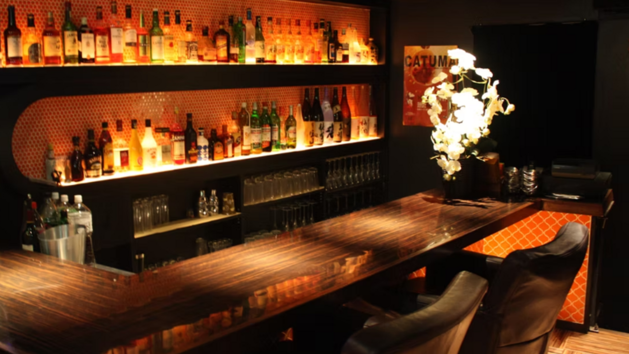 Bar Juice|レストランサービス・ホールスタッフの求人画像1枚目