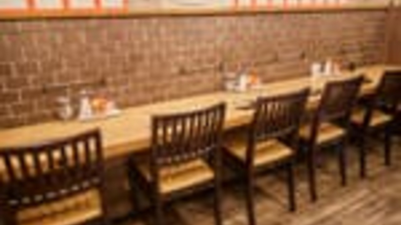 とり皮と鉄なべ餃子 博多 かわべゑ|店長・店長候補の求人画像1枚目