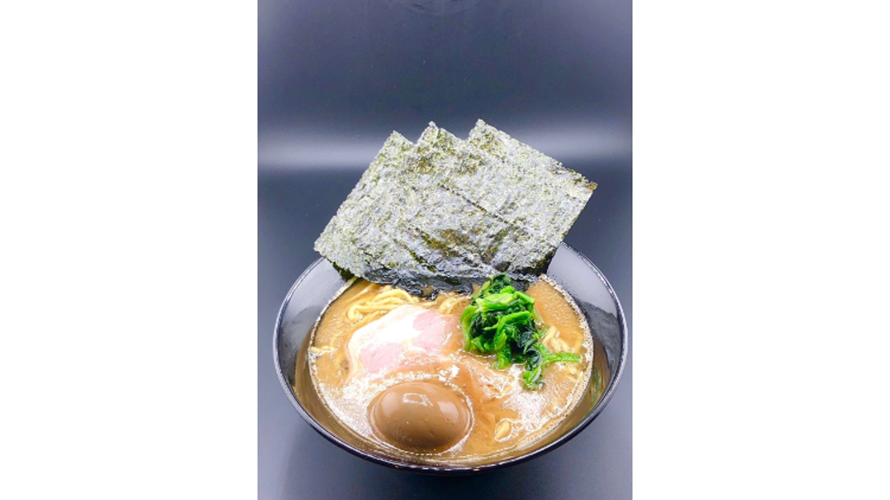 ラーメン事業部 横浜家系ラーメン みどり 仙台広瀬通り店 ラーメン | レストランサービス・ホールスタッフ)の求人の写真 1枚目