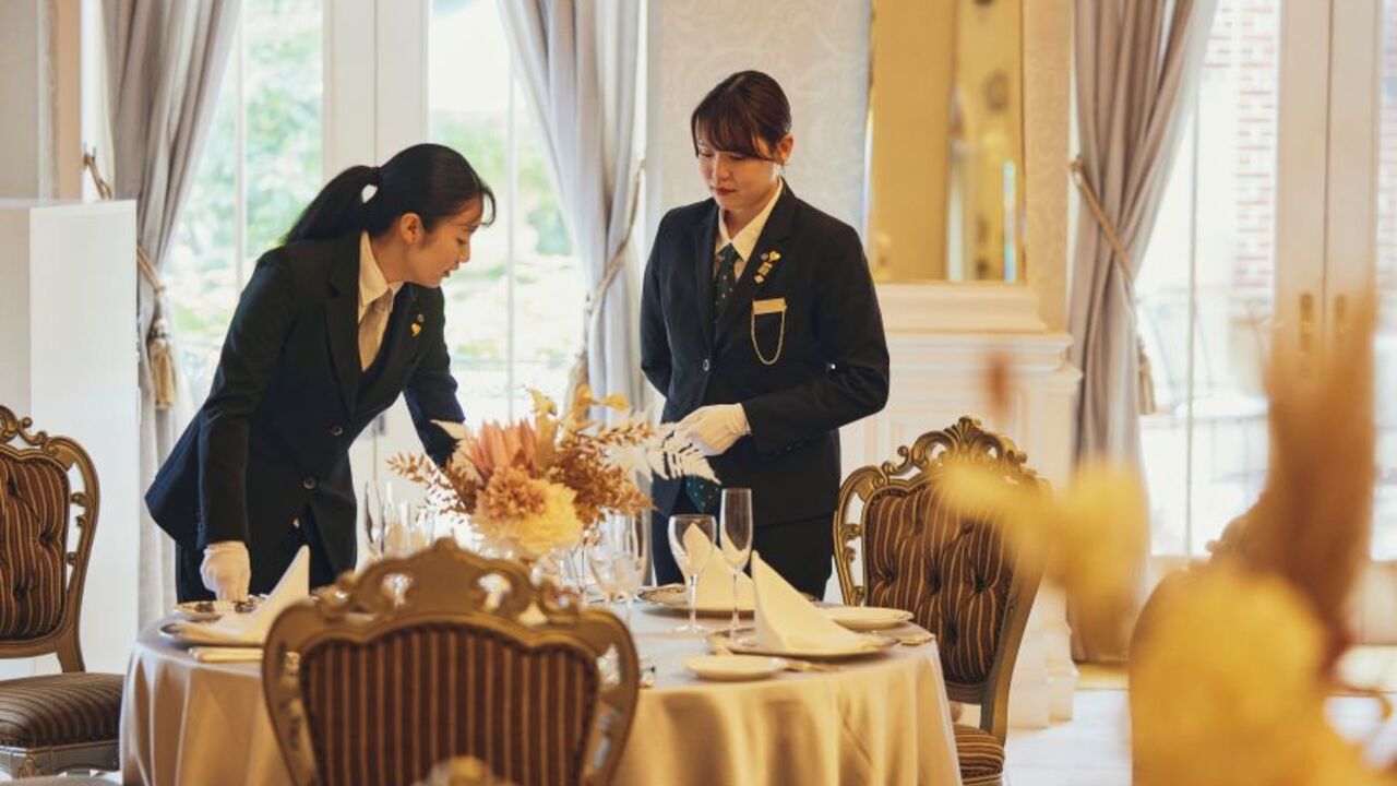 結婚式場グラストニア|レストランサービス・ホールスタッフの求人画像1枚目