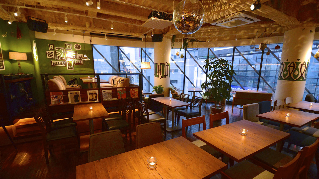 #02 CAFE&DINER #702 CAFE&DINER なんばパークス店  創作・ダイニングバー, カフェ | 料理長・料理長候補)の求人の写真 2枚目