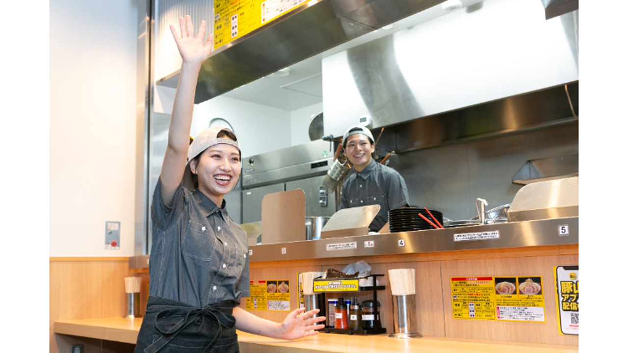 豚山 東京ラーメン横丁店(東京都中央区) ラーメン | 店長・店長候補)の求人の写真 3枚目