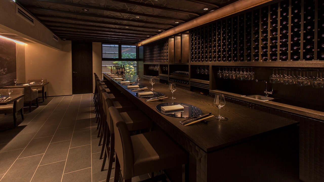 KENZO ESTATE WINERY 祇園店 フレンチ, 創作・ダイニングバー | レストランサービス・ホールスタッフ)の求人の写真 1枚目