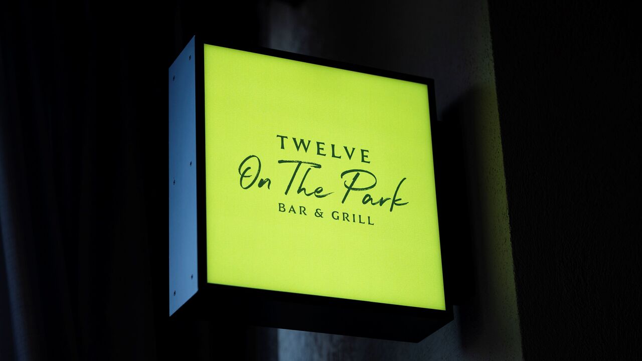 TWELVE ON THE PARK BAR & GRILL|キッチンスタッフの求人画像1枚目