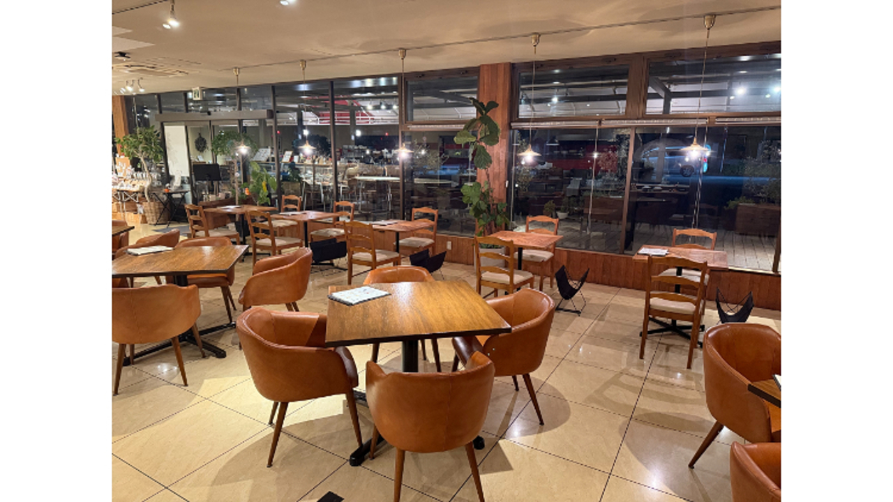 HILL SIDE CAFE BASEL|店長・店長候補の求人画像1枚目