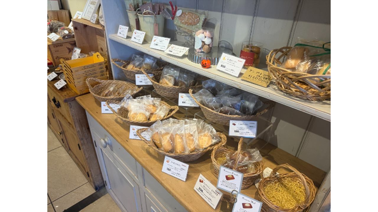HILL SIDE CAFE BASEL|販売スタッフの求人画像1枚目
