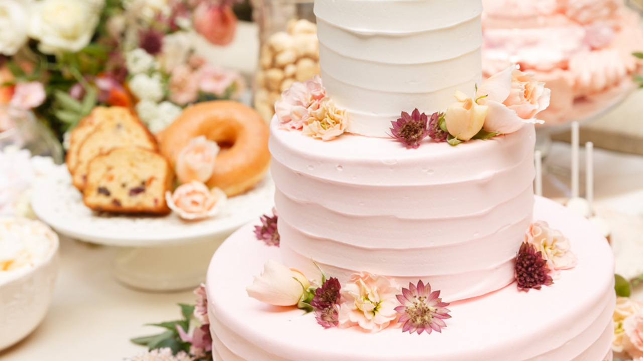 結婚式場百花籠|パティシエの求人画像1枚目