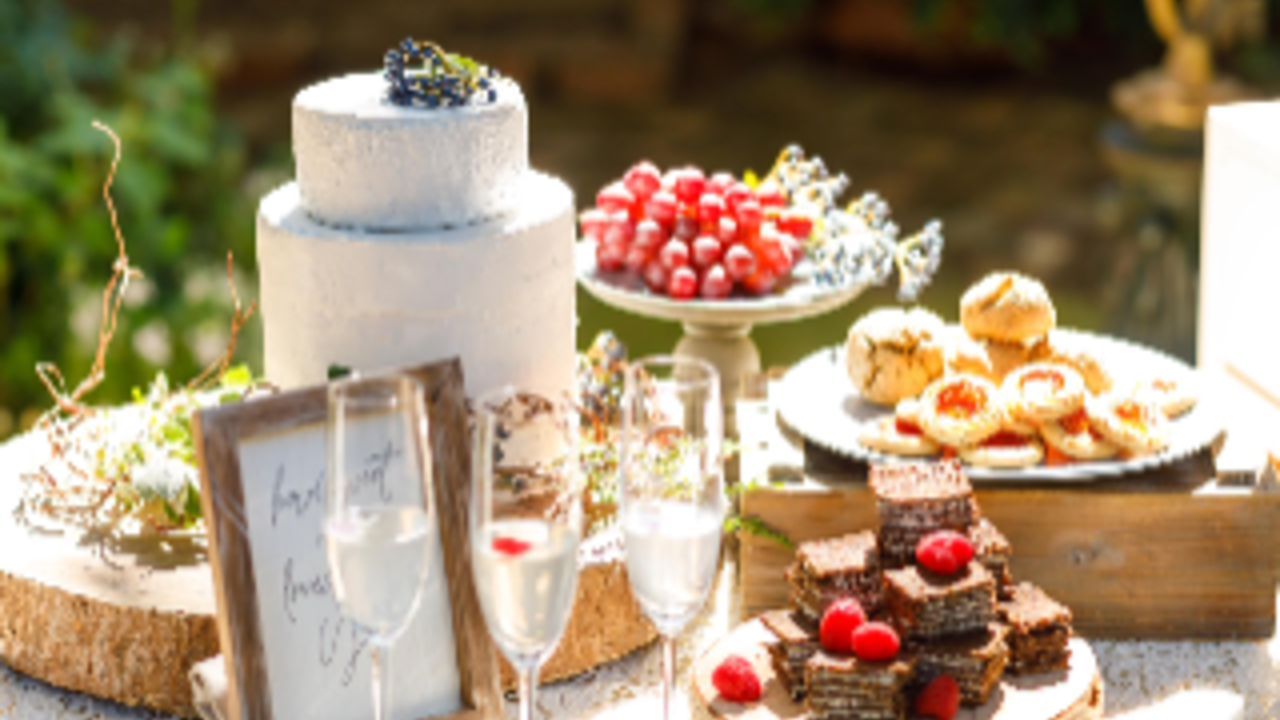 結婚式場キャメロットヒルズ|パティシエの求人画像1枚目