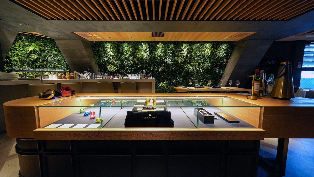 Bar Dining FIVE Arrows|料理長・料理長候補の求人画像1枚目