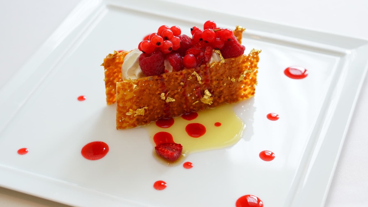 デザートカフェ長楽館|パティシエの求人画像2枚目